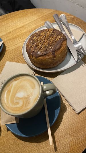 Roll 'kinder bueno’  at Delish Vegan Doughnuts - Malasaña in Madrid