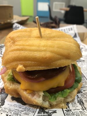 Burger at FinaFilipina in Madrid
