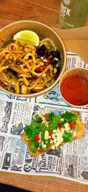 Noodles and veggie rolls at FinaFilipina in Madrid