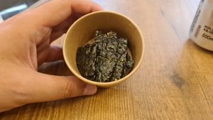 Free tapa, algas with sesame seeds at FinaFilipina in Madrid