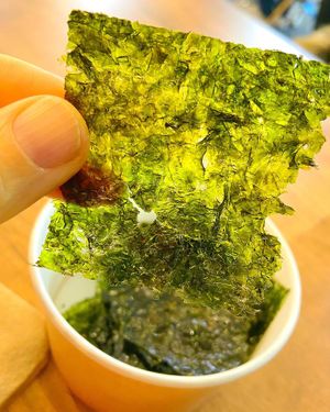 Seaweed chips at FinaFilipina in Madrid