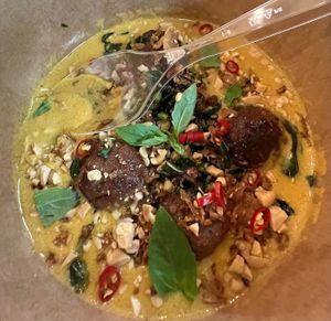 Guiso con albóndigas de Heura  at FinaFilipina in Madrid