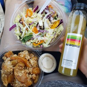 Salad, cobbler and juice at RAWGIRLS Downtown in Memphis