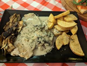 Huhn mit Pilzsoße at Vegitalian in Salzburg