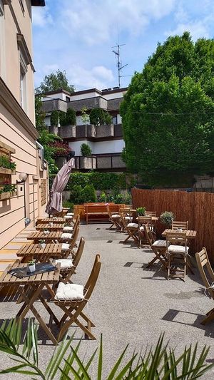 Outdoor dining  at Vegitalian in Salzburg