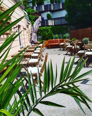 Outdoor dining  at Vegitalian in Salzburg