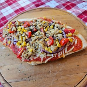 Pizza Tonno at Vegitalian in Salzburg