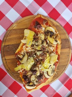 Pizza Capricciosa at Vegitalian in Salzburg