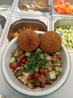 Fresh salad & homemade falafel at Hummus Falafel En Meer in Breda