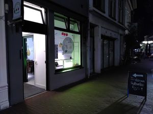 Storefront at Hummus Falafel En Meer in Breda