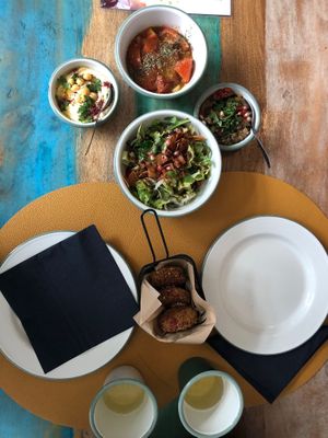 Special en alayet bandora  at Hummus Falafel En Meer in Breda