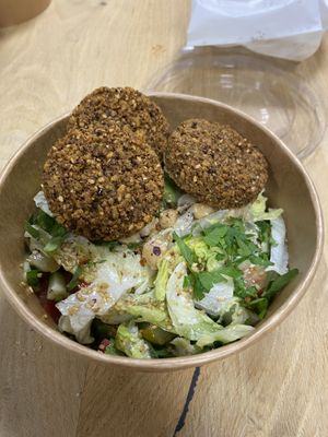 Falafel salad  at Hummus Falafel En Meer in Breda