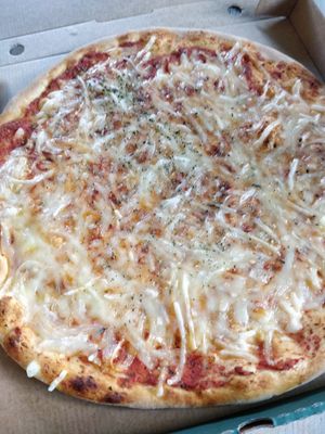 Vegan cheese pizza at Kungsgrillen in Vaxjo