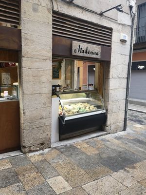 It has two serving sides at Madonna Gelateri in Girona