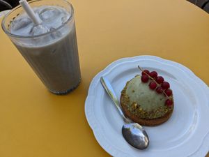 Pistachio cake and seasame latte at Hungry Belly in Biarritz