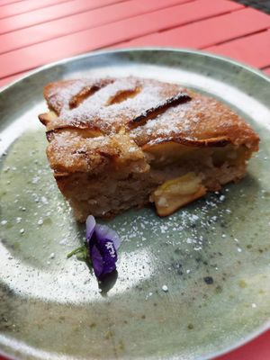 Apple with almond at Idem Con Patate in Turin