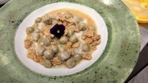 GNOCCHI DI CANAPA BIO AL RAGU' BIANCO E CREMOSO DI FORMAGGI at Idem Con Patate in Turin