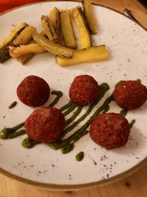 Lentil beetroot balls at Idem Con Patate in Turin