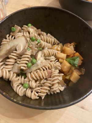 Rigatoni funghi porcini Veg salsiccia e giardiniera  at Idem Con Patate in Turin