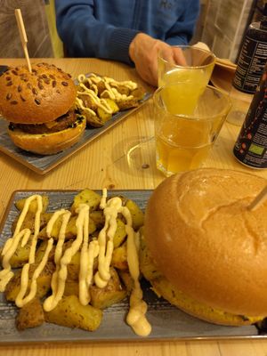 Late night burger at Idem Con Patate in Turin