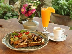 Vegan brunch at Moinho Dom Quixote in Colares