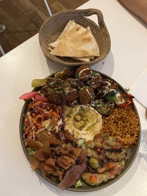 vegan chef's plate (19€)  at Baladi in Brussels