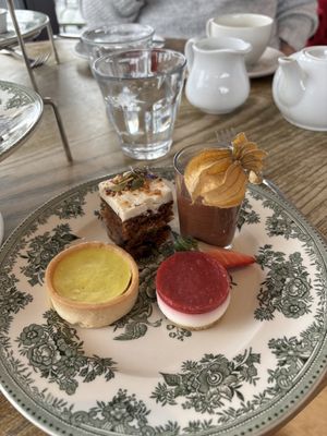 The lemon tart was a bit disappointing- other cakes were fab  at Ashmolean Rooftop Restaurant in Oxford