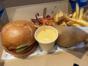Classic burger meal deal with burger sauce 🫶🏽🍔🌱  at Eden Jaxx - Købmagergade in Copenhagen