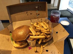 Classic meal (burger, fries, slaw and dip) with lemonade  at Eden Jaxx - Købmagergade in Copenhagen