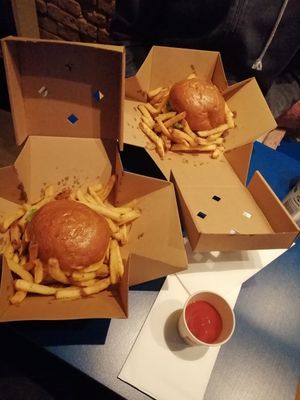 2 kids menu (each containing burger, chips and ketchup) at Eden Jaxx - Købmagergade in Copenhagen