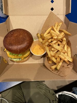 Rudimentary burger  #Veganuary at Eden Jaxx - Købmagergade in Copenhagen