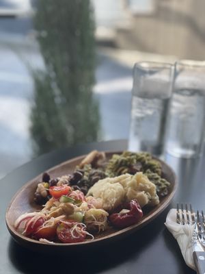 Deli plate at Monk's Deli in Seoul