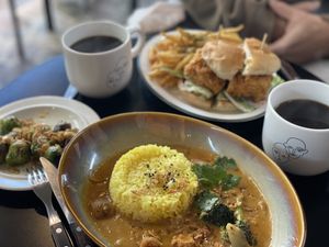 Spice curry & Tofu Chicken burger  at Monk's Deli in Seoul