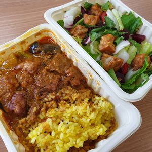 curry and salad at Monk's Deli in Seoul