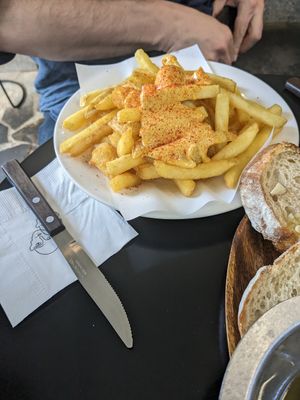 Cheesy fries at Monk's Deli in Seoul