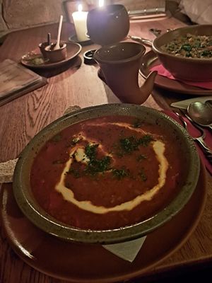 Große Gulaschsuppe mit Brot at Zauberkessel - Mittelalterschänke in Walsrode