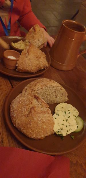 Brot und Kräuterbutter at Zauberkessel - Mittelalterschänke in Walsrode