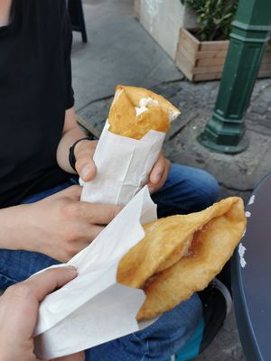 One with sugar, one with garlic at Scovergi Mica in Bucharest