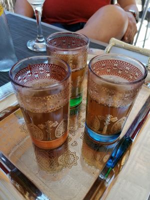 Té marroquí con hierbabuena (3'50€ todos) at Aljaima on the Strand in Almunecar