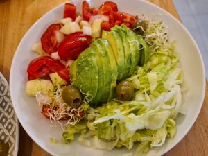 Salat with avocado at None Tonka in Omis