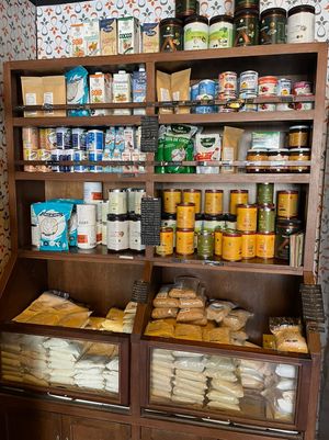 Conservas, bebidas vegetales, suplementos 🥫 at La Raíz in Penalolen