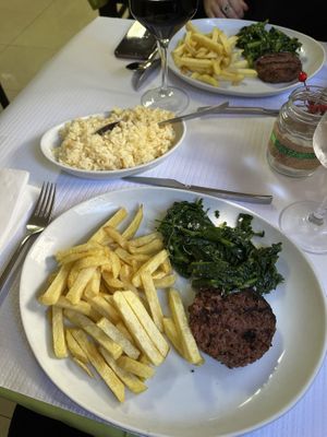 Vegan burger  at Lurdes Capela in Geres