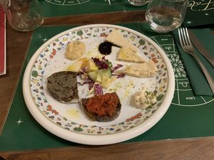 Mix di formaggi veg e crostini veg  at Le Fate in Florence