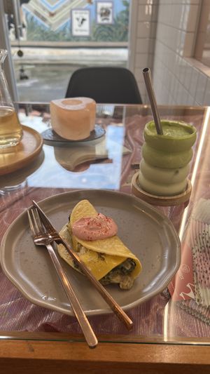 Vegan omlette with spinach & matcha dalgona (a must try!!) 🍵  at Kappra Cafe in Bangkok
