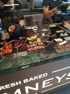 Alles frisch 😍✨ at Chimneys Friedrichshain in Berlin