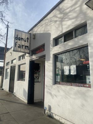 Upon Arrival - Bright and Early for Vegan Donuts 🍩😛 #Veganuary at Pepples Donut Farm in Berkeley
