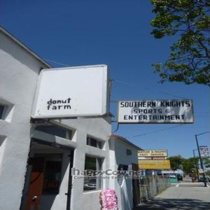 Outside sign at Pepples Donut Farm in Berkeley