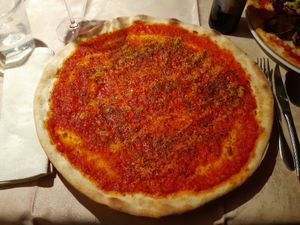 Pizza Marinara at Ristorante Pizzeria Al Porto in Nago-torbole