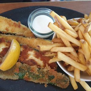 Zucchini Schnitzel with fries at HeimWerk Schwabing in Munich