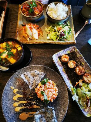 Salmon Avocado Tartare (below) / Scallops (Kräuterseitling-Medaillons) (right) / I like you too-mate (above) / SWEET'N SOUR Soup (left) at Vegang in Berlin